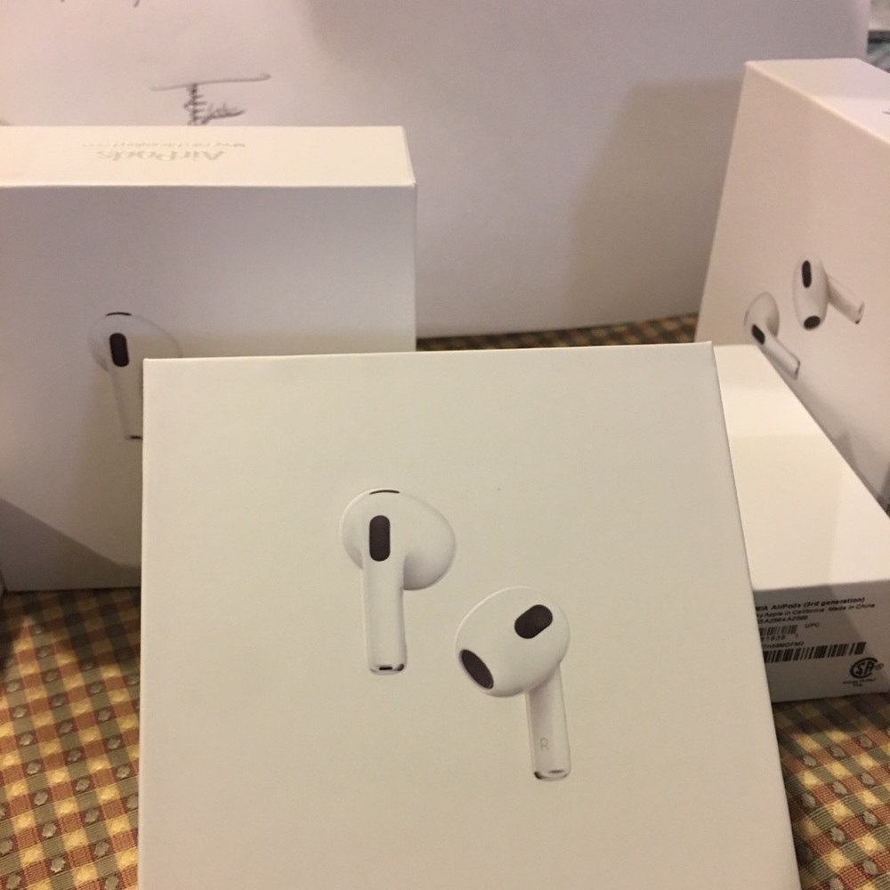 Apple AirPods 3 ( 100% Brand new Sealed)